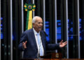 Em discurso, à tribuna, senador Oriovisto Guimarães (PSDB-PR).