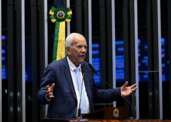 Em discurso, à tribuna, senador Oriovisto Guimarães (PSDB-PR).