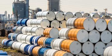 Petróleo volta a US$ 100 em meio a tensões no Oriente Médio