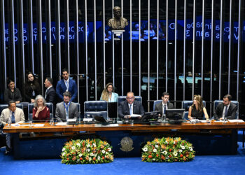 Plenário celebra 30 anos da TV Senado, primeira emissora legislativa do país