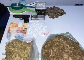 Polícia Militar apreende drogas, simulacro de arma de fogo durante operação conjunta com a Postura em Corumbá