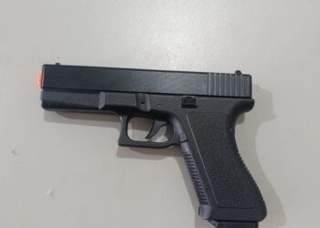 Polícia Militar apreende simulacro de arma de fogo após denúncias de intimidação a pedestres em Paranaíba