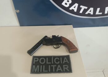 Polícia Militar em Arapuá apreende arma de fogo artesanal