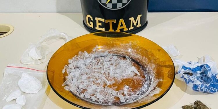 Polícia Militar em Três Lagoas realiza prisão de mulher por tráfico de drogas