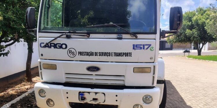 Polícia Militar recupera caminhão furtado e prende autor  em Coxim