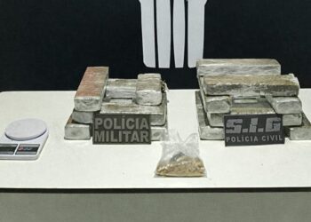 Polícias Civil e Militar prendem três indivíduos por tráfico de drogas em Água Clara