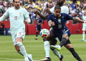 Raphinha e Wesley são cortados da seleção brasileira