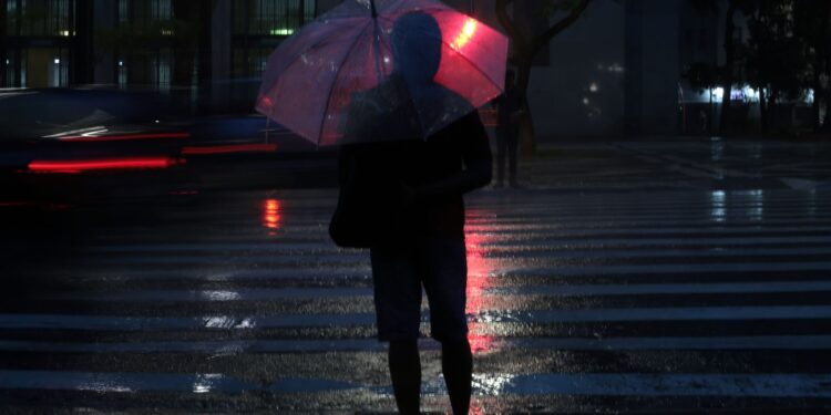 São Paulo tem sexta chuvosa; cidade tem alerta de perigo para domingo