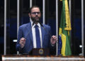 À tribuna, em discurso, senador Jorge Seif (PL-SC).