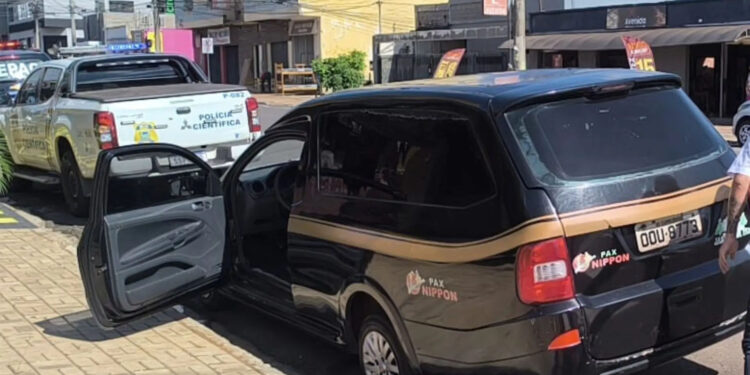 Homem é encontrado morto em calçada de brechó