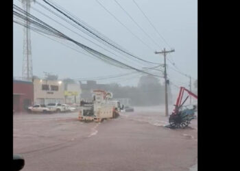 Forte chuva provoca enchentes em Maracaju