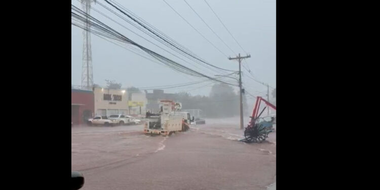 Forte chuva provoca enchentes em Maracaju