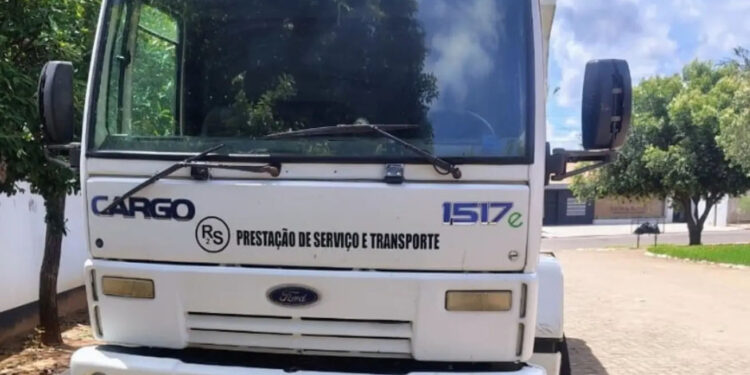 Motorista é preso com caminhão furtado em Coxim