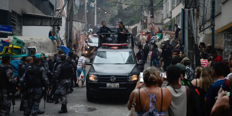 Operações policiais deixam 160 mortos na Maré em dez anos