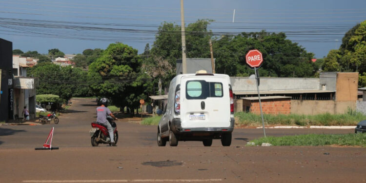Motociclista fica gravemente ferido em colisão na Gunter Hans