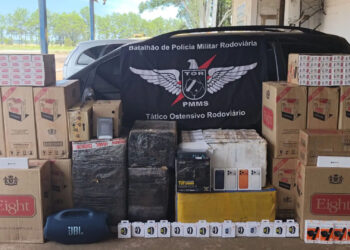 Polícia apreende carga milionária após perseguição em rodovia