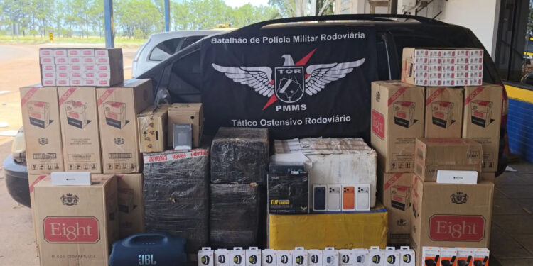 Polícia apreende carga milionária após perseguição em rodovia