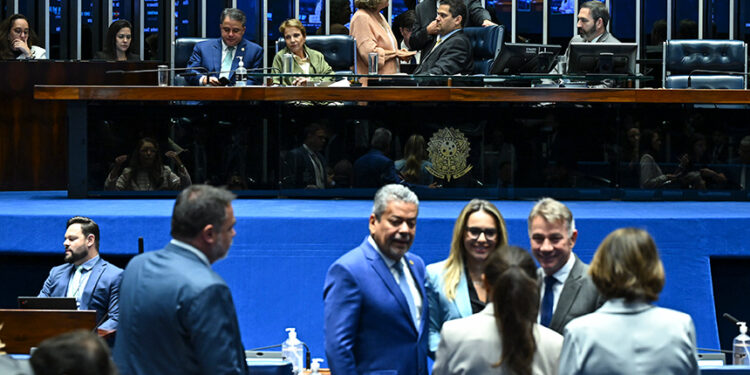 Senado adia votação de projeto contra discurso de ódio a mulheres na internet