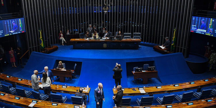 Senado aprova realização de sessão de debates temáticos e sessões especiais