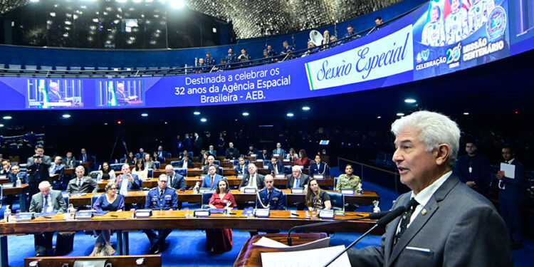 À tribuna, em discurso, senador Astronauta Marcos Pontes (PL-SP).