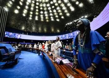 Em destaque, cantora, compositora e mestra da cultura popular pernambucana, reconhecida como a maior cirandeira do Brasil, Lia de Itamaracá.