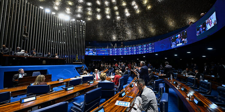 Senado fará sessão especial em homenagem a Chico Anysio