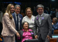 Senadores homenageiam Maria da Penha por sua atuação em defesa da mulher