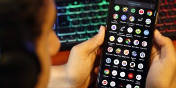 Serviços digitais não checam idade no momento de criação da conta