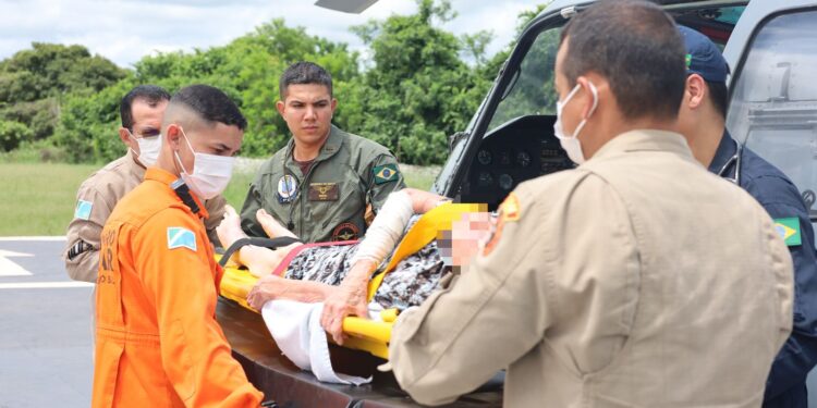 Idosa de 94 anos é resgatada de helicóptero no Pantanal
