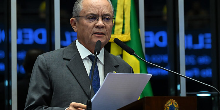 Senador Zequinha Marinho (Podemos-PA) em discurso à tribuna.