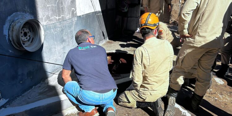 Idoso é resgatado após cair em fossa em Campo Grande