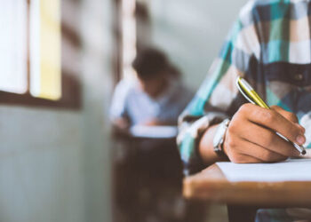 Avanço no número de alunos no ensino superior em 2023 e 2024