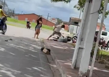 Homem espanca esposa ao intervir em briga com amante