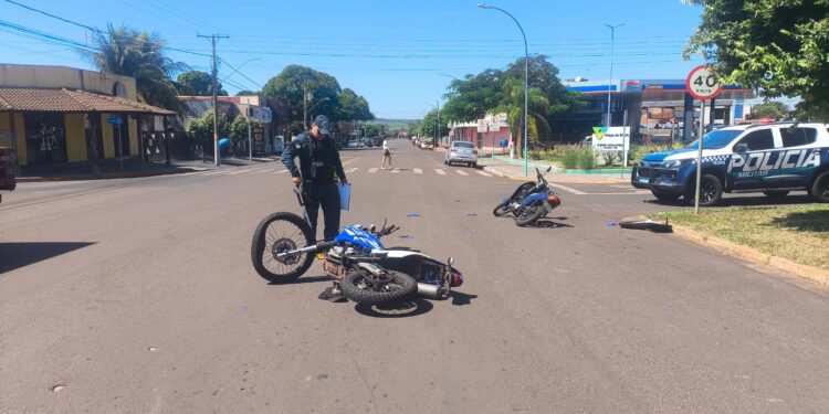 Sem habilitação, motociclistas se envolvem em acidente em Ivinhema