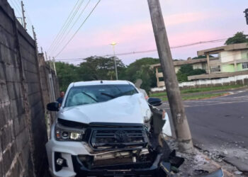 Acidentes com postes disparam em MS e expõem risco crescente no trânsito