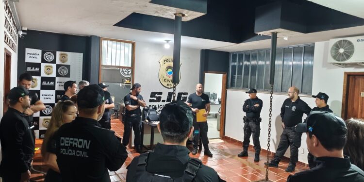 Polícia Civil cumpre mandados de busca e apreensão em MS, SP e SC durante operação conjunta que investiga organização criminosa