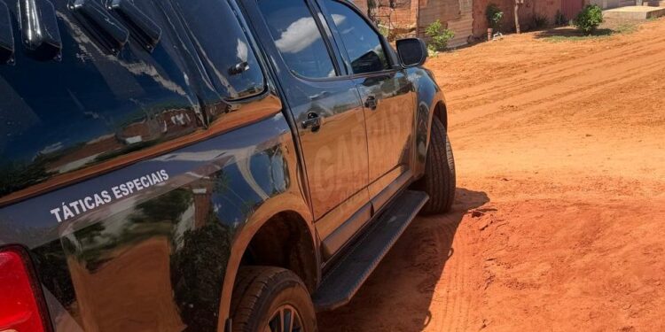 Polícia Civil prende foragido da justiça em posse de arma de fogo e drogas em Campo Grande