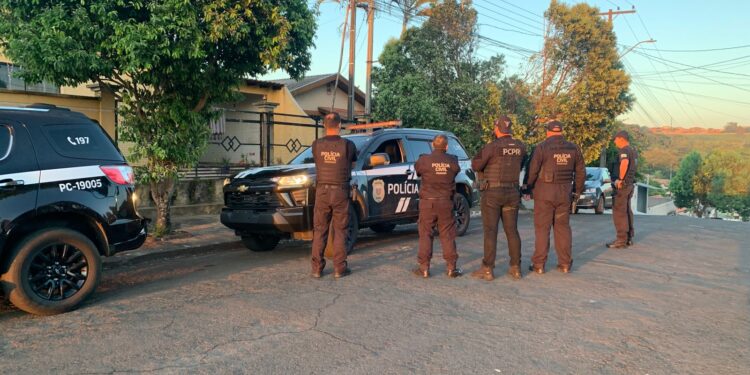 Polícia Civil deflagra operação para desarticular organização criminosa envolvida no desvio e transporte de drogas, com participação de agentes das forças de segurança pública