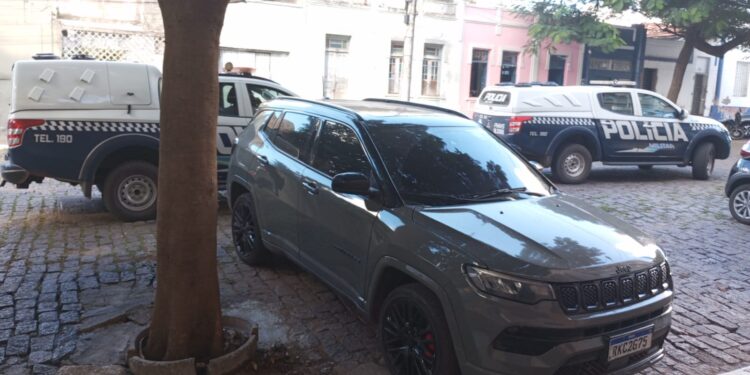 Polícia Militar Recupera em Corumbá Veículo Roubado.