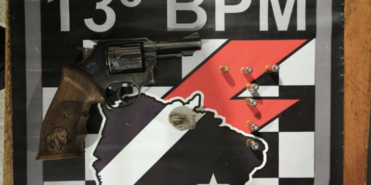 Força Tática do 13º BPM apreende arma de fogo escondida em manta de recém-nascido em Aparecida do Taboado