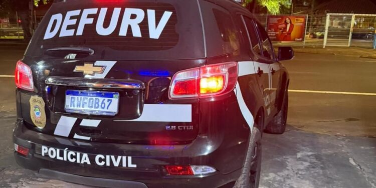 Polícia Civil prende integrantes de quadrilha de furto de camionetas e localiza arma de fogo com os criminosos