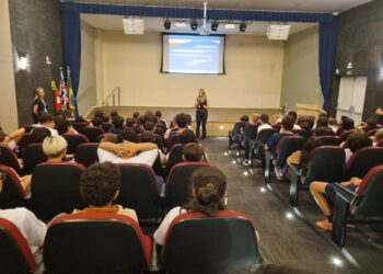 Ação da Polícia Civil em escolas de Campo Grande conscientiza alunos sobre bullying e cyberbullying