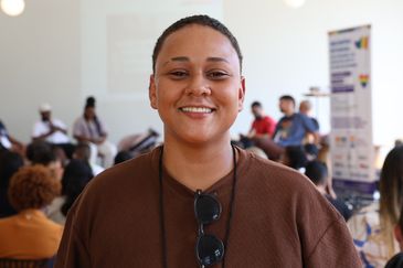 Rio de Janeiro (RJ), 25/04/2025 - O Presidente do Coletivo Arraial Free e articulador da Parada LGBTQIA+ de Arraial do Cabo, Rafael Martins, participa do Encontro Estadual de Paradas do Orgulho LGBTI+ do Rio de Janeiro, realizado pela Comissão Organizadora da 31ª Parada do Orgulho LGBTI+ Rio 2026 e pelo Grupo Arco-Íris de Cidadania LGBTI+, no Teatro Carlos Gomes. Foto: Rovena Rosa/Agência Brasil