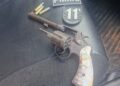 Polícia Militar apreende arma de fogo e droga durante abordagem em Guia Lopes da Laguna