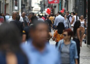 Abono salarial começa a ser pago para nascidos em março e abril