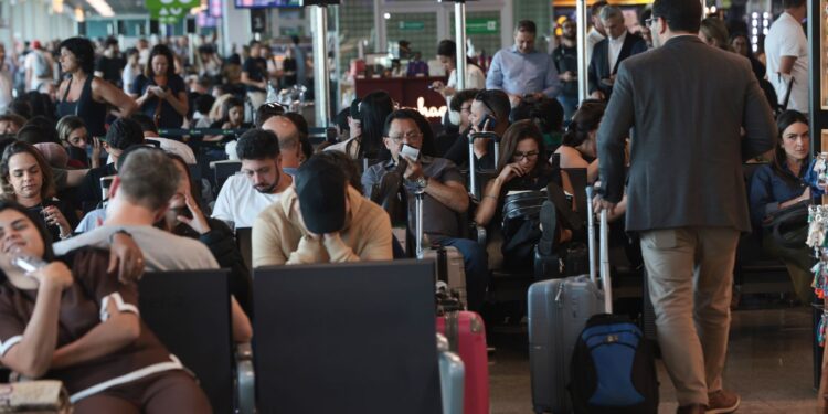Após pane, Aeroporto de Congonhas vai operar até meia-noite