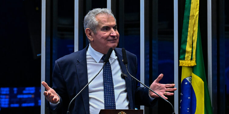 Em discurso, à tribuna, senador Angelo Coronel (Republicanos-BA).