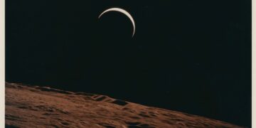 Astronautas da Artemis II iniciam retorno à Terra