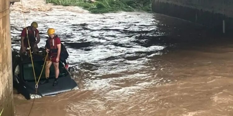 Bombeiros encontram corpo de desaparecida após chuva em Piracicaba
