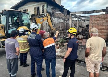 Bombeiros localizam quarta vítima da queda de avião no RS